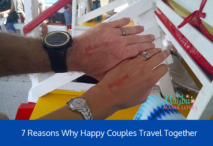 happy couples travel together